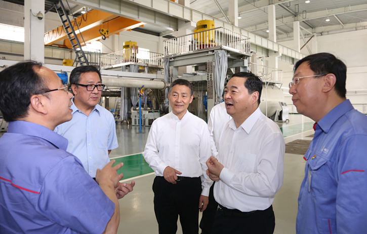 郝鹏与壹定发集团一线科技职员深入交流